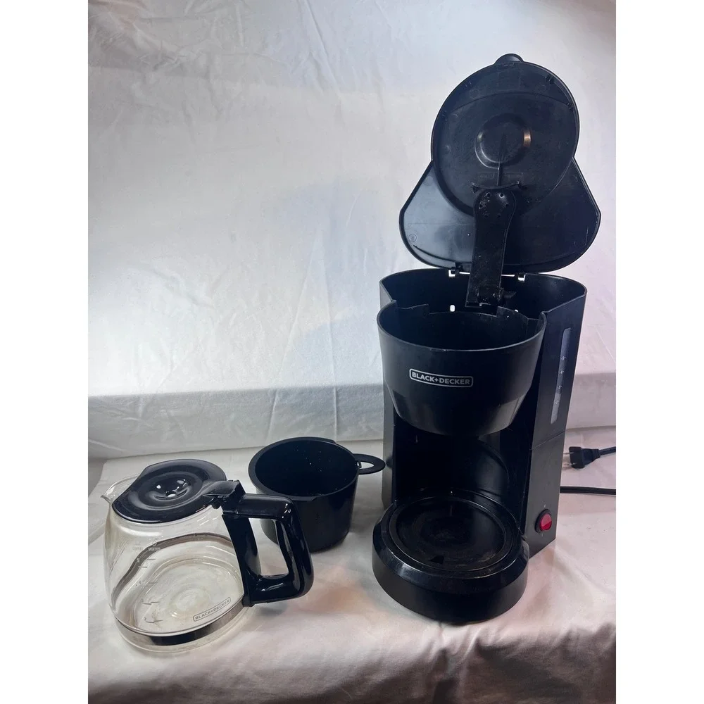 Black+Decker 5-Cup Drip Coffee Maker Black Glass Carafe DCM600B